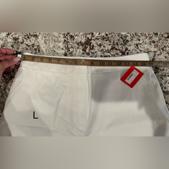 SPANX White Short 🤍 - Picture 12 of 15